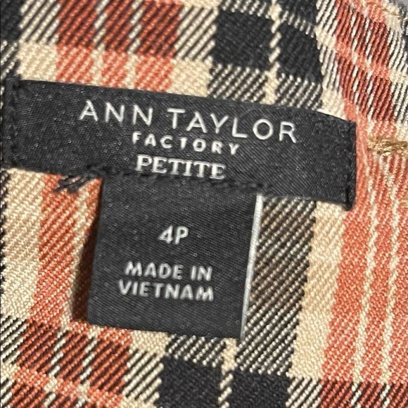 ANN Taylor factory plaid skirt. Size 4 petite - Picture 8 of 9